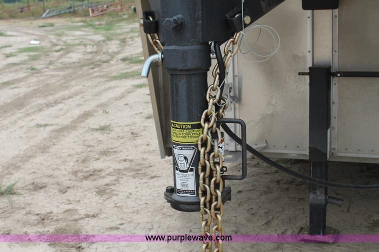 image for item G8165 2013 Wilson PSGN-5724T livestock trailer