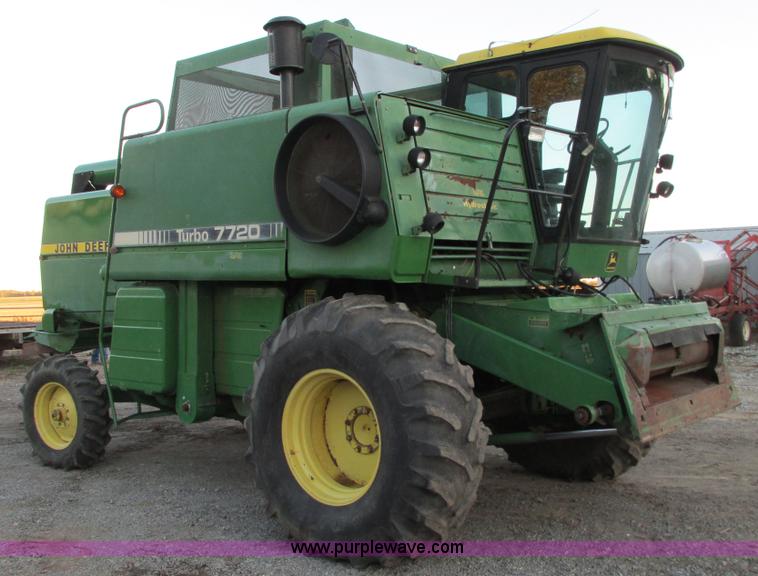 image for item G9085 1980 John Deere 7720 Turbo combine