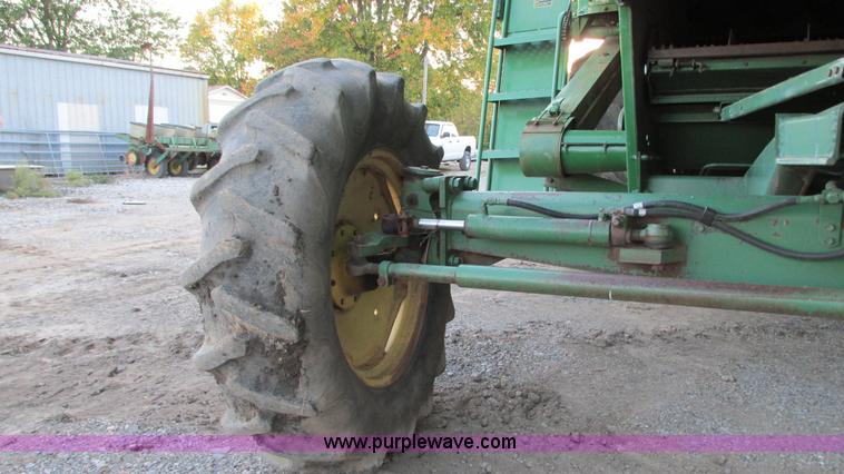 image for item G9085 1980 John Deere 7720 Turbo combine