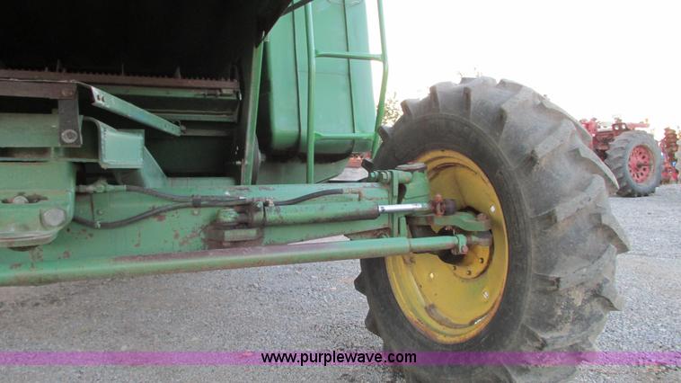 image for item G9085 1980 John Deere 7720 Turbo combine