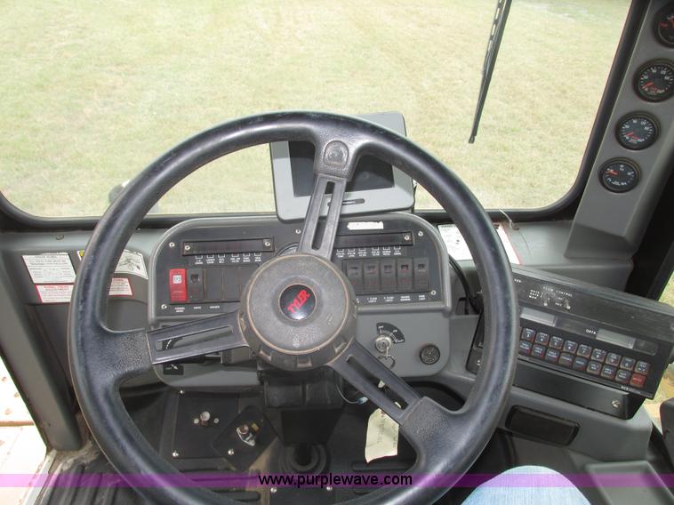 image for item G9902 1998 Tyler Patriot WT self-propelled sprayer