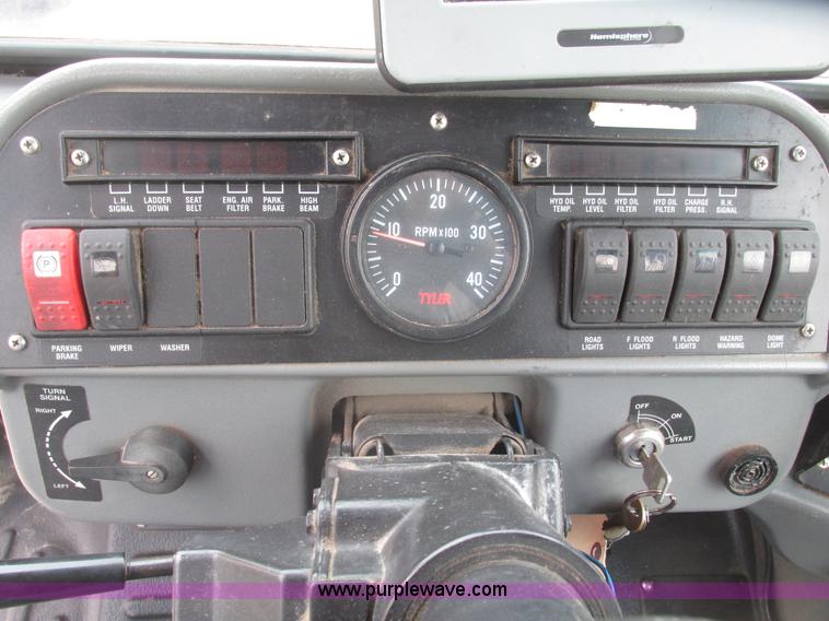 image for item G9902 1998 Tyler Patriot WT self-propelled sprayer