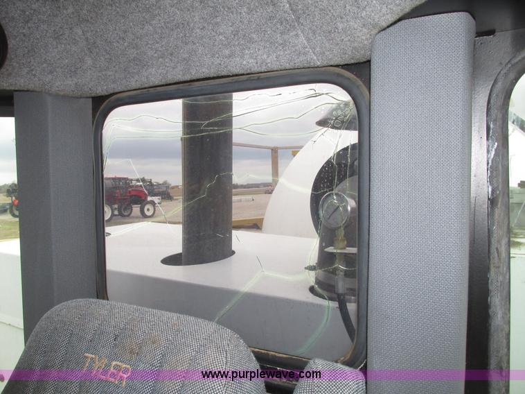 image for item G9902 1998 Tyler Patriot WT self-propelled sprayer