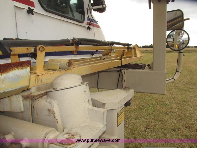 image for item G9902 1998 Tyler Patriot WT self-propelled sprayer