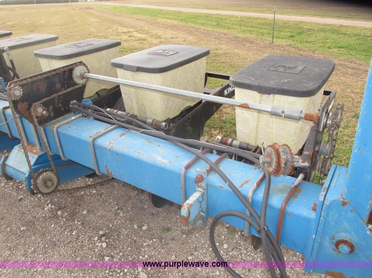 image for item G9903 1995 Kinze 2200 Flex Econo Fold planter