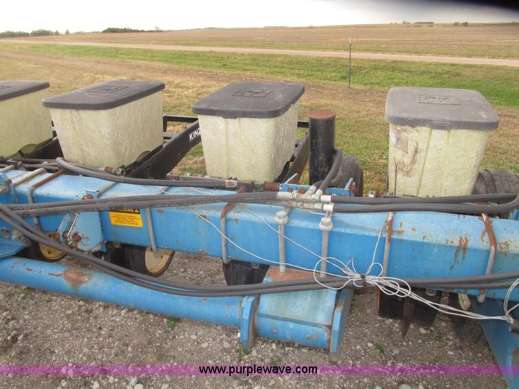 image for item G9903 1995 Kinze 2200 Flex Econo Fold planter