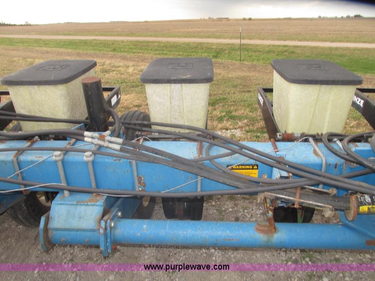 image for item G9903 1995 Kinze 2200 Flex Econo Fold planter