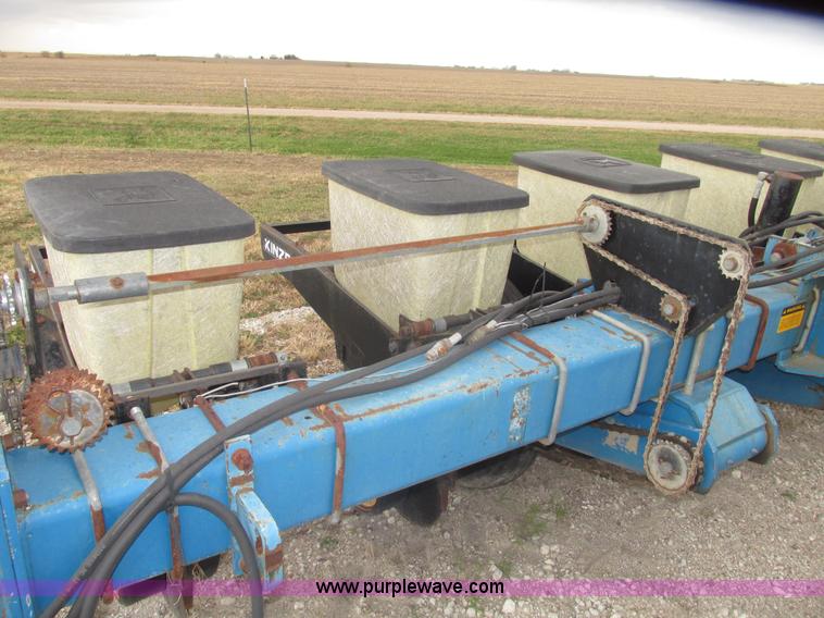 image for item G9903 1995 Kinze 2200 Flex Econo Fold planter