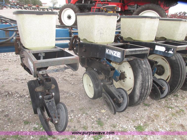 image for item G9903 1995 Kinze 2200 Flex Econo Fold planter