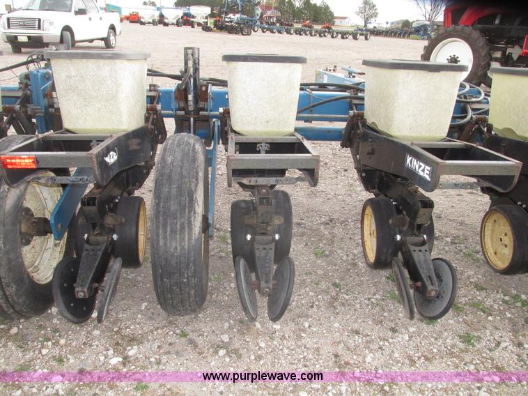 image for item G9903 1995 Kinze 2200 Flex Econo Fold planter