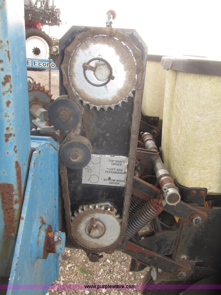 image for item G9903 1995 Kinze 2200 Flex Econo Fold planter