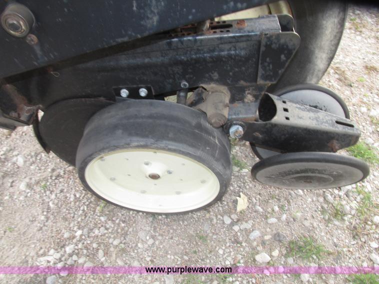 image for item G9903 1995 Kinze 2200 Flex Econo Fold planter