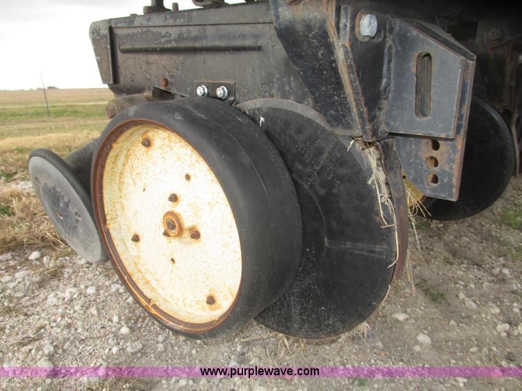 image for item G9903 1995 Kinze 2200 Flex Econo Fold planter