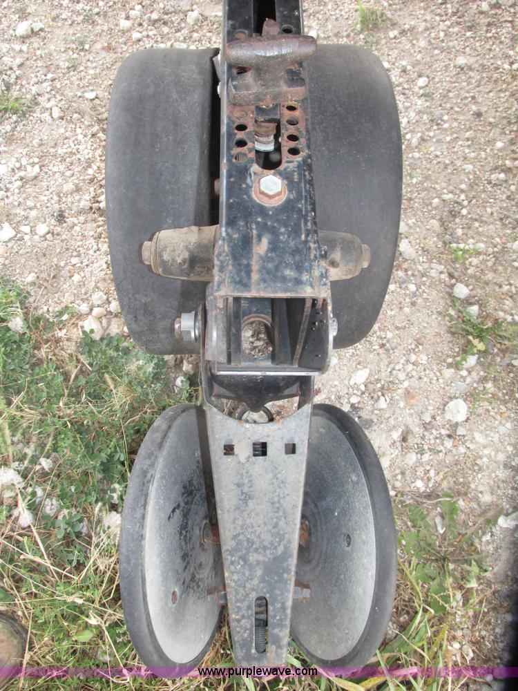 image for item G9903 1995 Kinze 2200 Flex Econo Fold planter