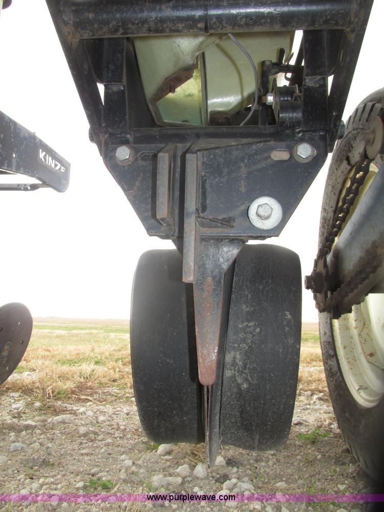 image for item G9903 1995 Kinze 2200 Flex Econo Fold planter