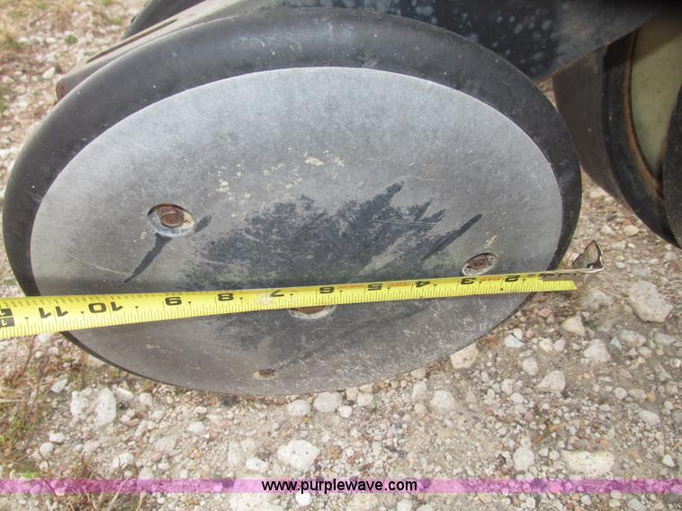 image for item G9903 1995 Kinze 2200 Flex Econo Fold planter