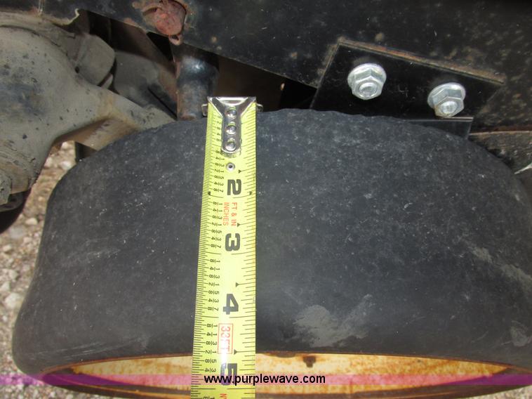 image for item G9903 1995 Kinze 2200 Flex Econo Fold planter