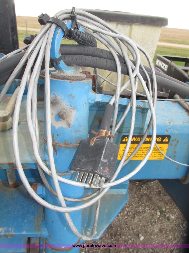 image for item G9903 1995 Kinze 2200 Flex Econo Fold planter