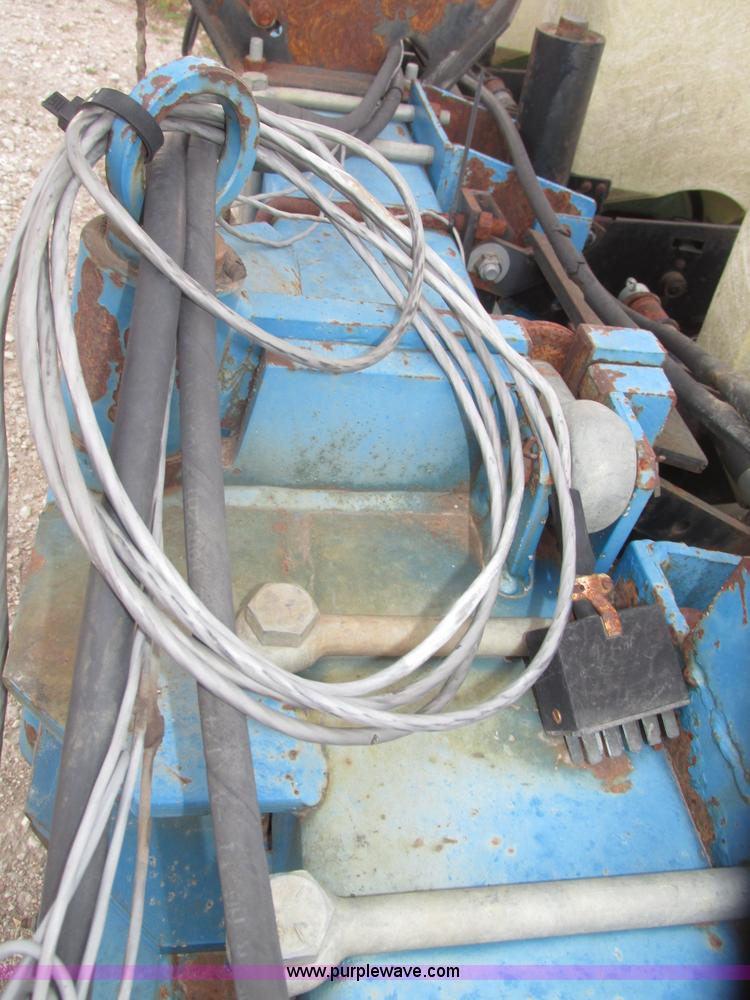 image for item G9903 1995 Kinze 2200 Flex Econo Fold planter