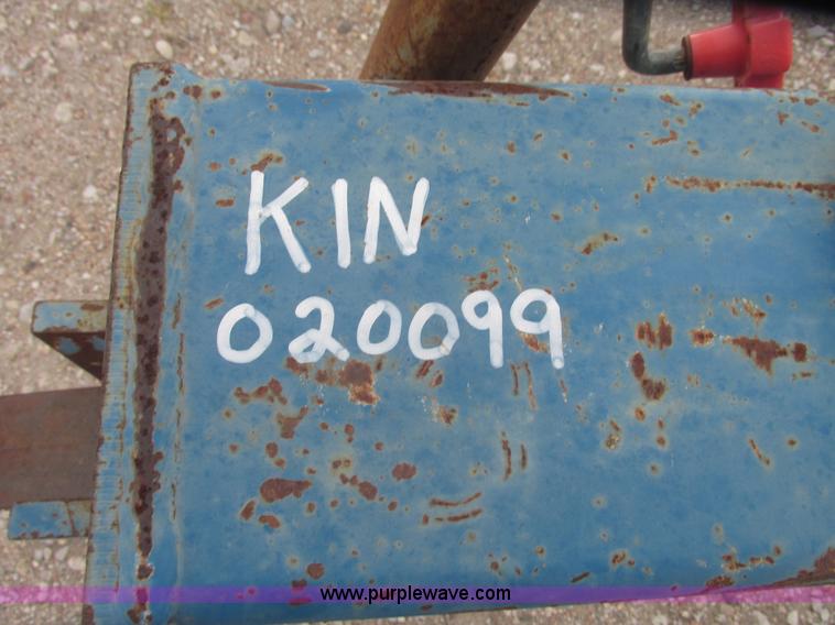 image for item G9903 1995 Kinze 2200 Flex Econo Fold planter