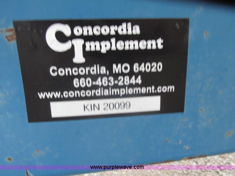 image for item G9903 1995 Kinze 2200 Flex Econo Fold planter