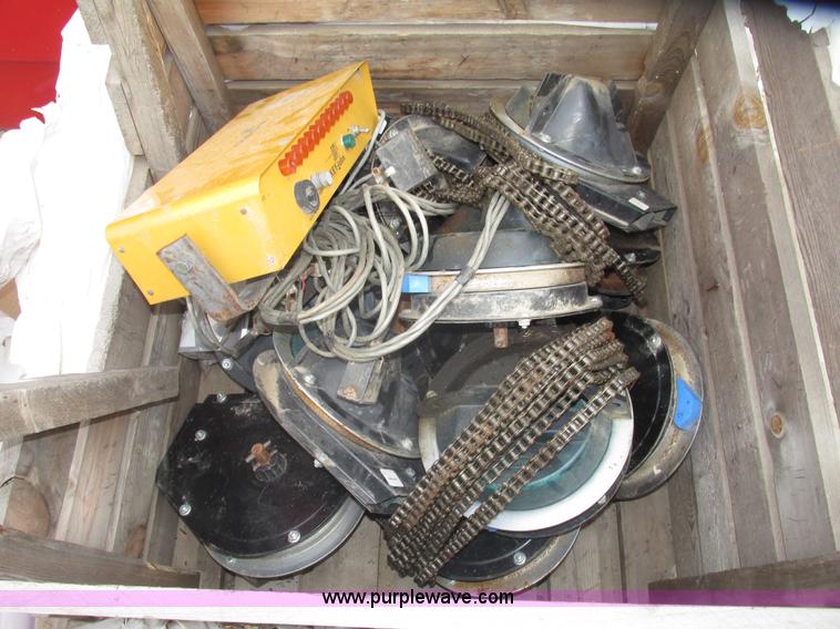 image for item G9903 1995 Kinze 2200 Flex Econo Fold planter