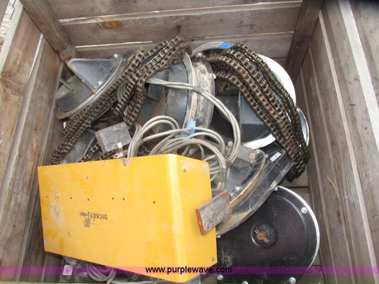 image for item G9903 1995 Kinze 2200 Flex Econo Fold planter