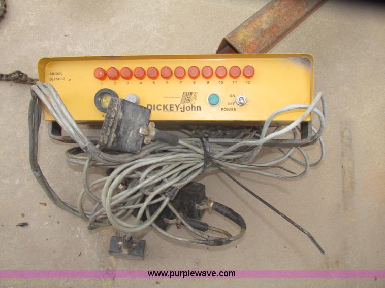 image for item G9903 1995 Kinze 2200 Flex Econo Fold planter