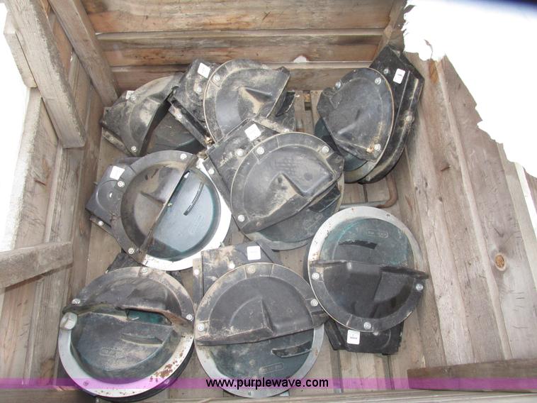 image for item G9903 1995 Kinze 2200 Flex Econo Fold planter