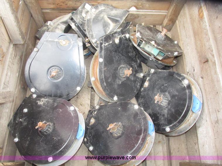 image for item G9903 1995 Kinze 2200 Flex Econo Fold planter