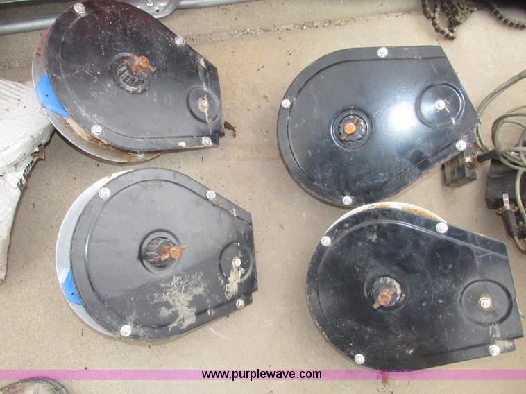 image for item G9903 1995 Kinze 2200 Flex Econo Fold planter