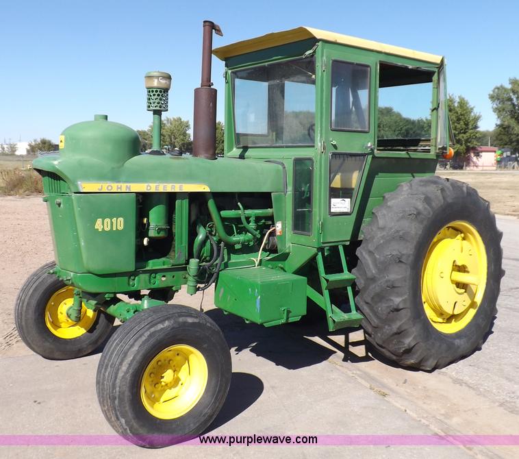 image for item H9047 1962 John Deere 4010 tractor