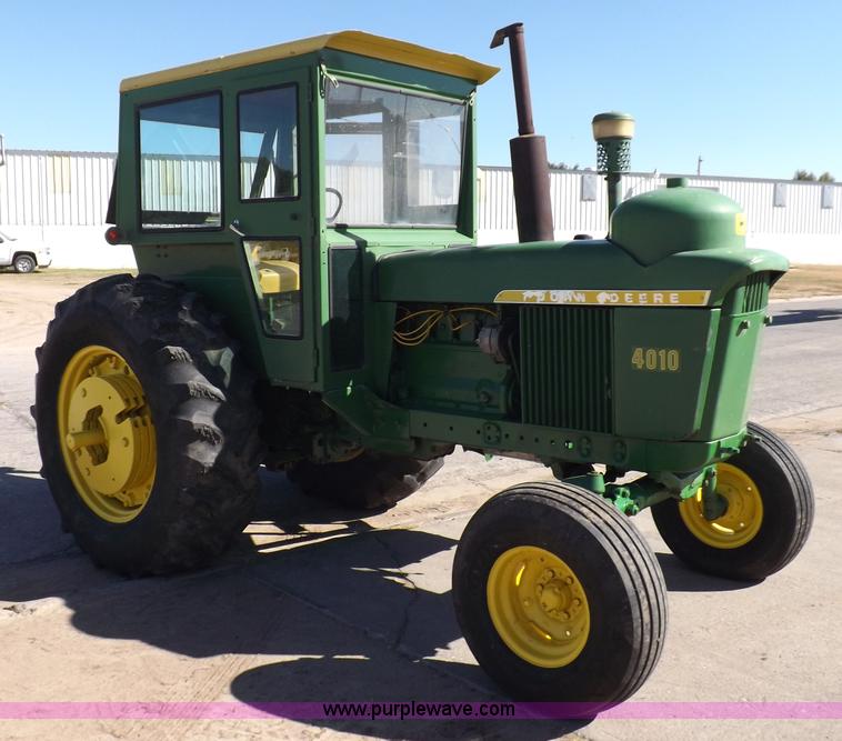 image for item H9047 1962 John Deere 4010 tractor