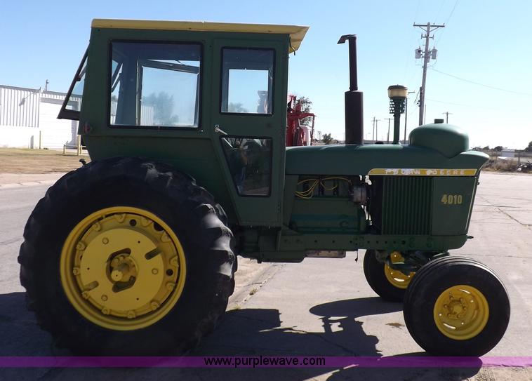 image for item H9047 1962 John Deere 4010 tractor