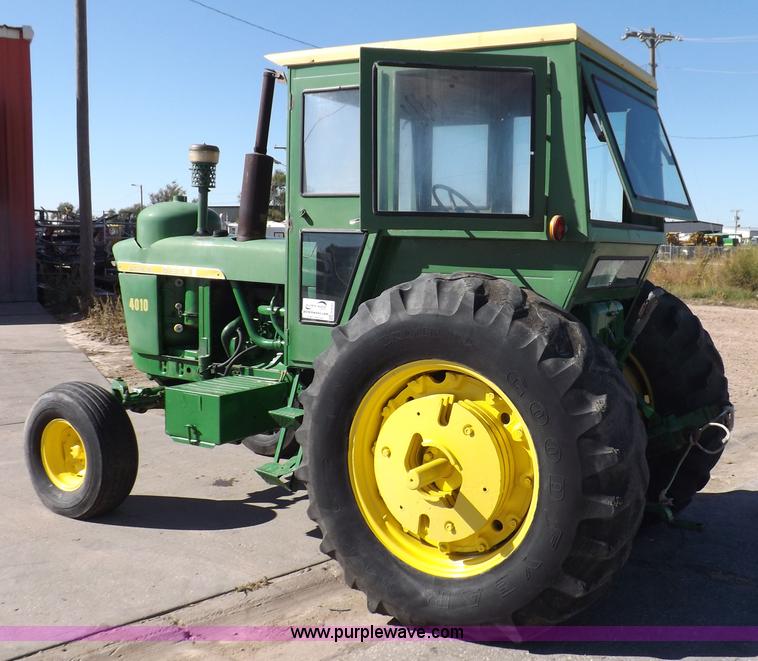 image for item H9047 1962 John Deere 4010 tractor