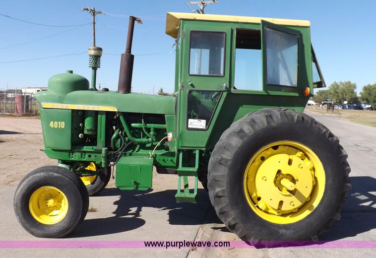 image for item H9047 1962 John Deere 4010 tractor