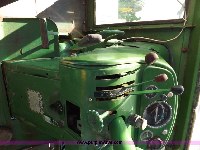 image for item H9047 1962 John Deere 4010 tractor