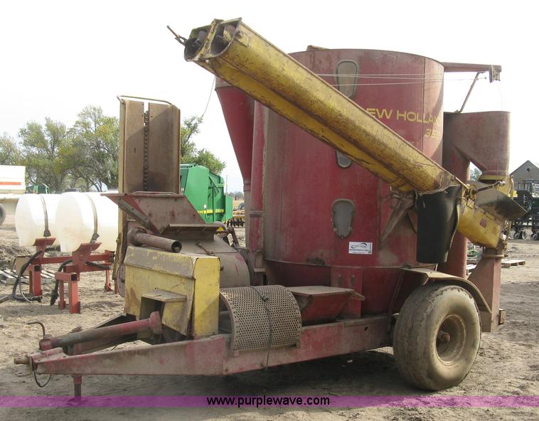 image for item H9416 New Holland 359 feed grinder/mixer