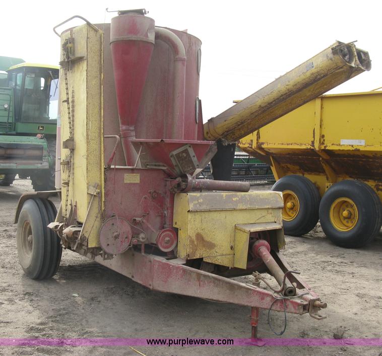 image for item H9416 New Holland 359 feed grinder/mixer