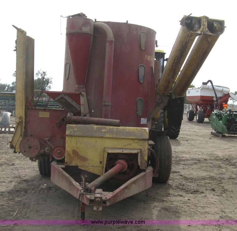 image for item H9416 New Holland 359 feed grinder/mixer