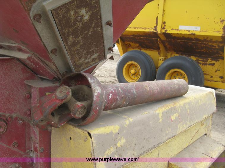 image for item H9416 New Holland 359 feed grinder/mixer