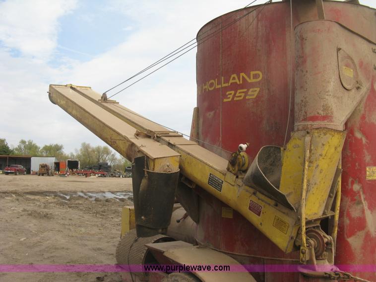 image for item H9416 New Holland 359 feed grinder/mixer