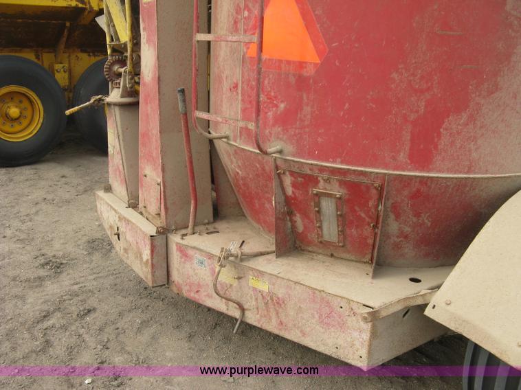 image for item H9416 New Holland 359 feed grinder/mixer