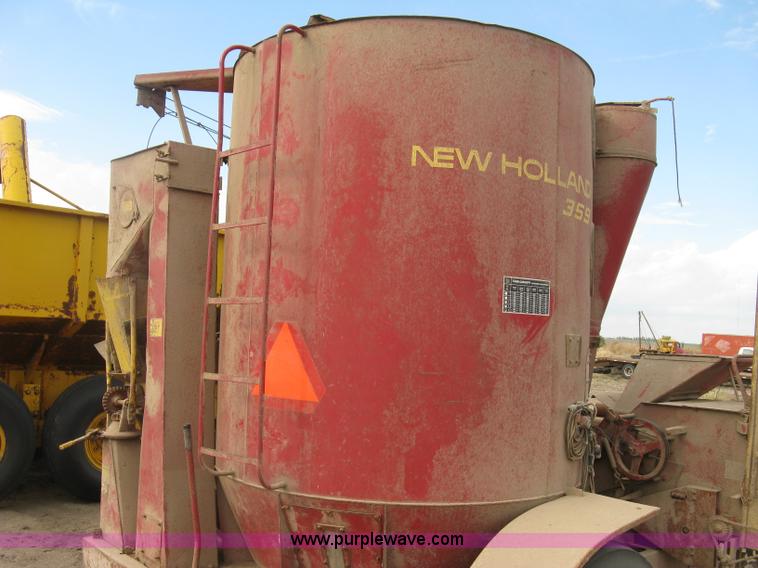 image for item H9416 New Holland 359 feed grinder/mixer