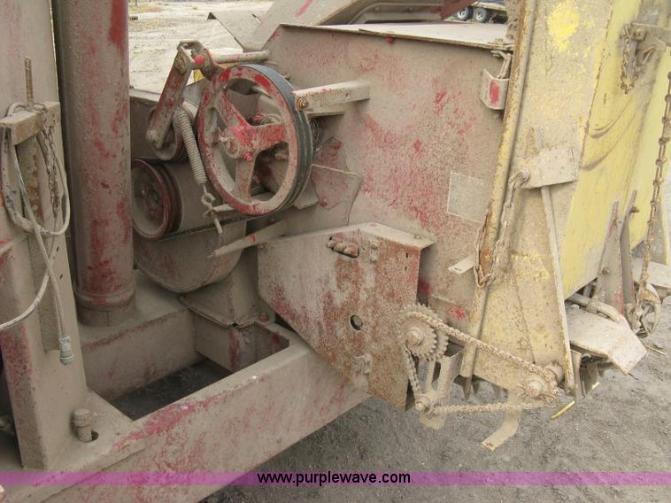 image for item H9416 New Holland 359 feed grinder/mixer