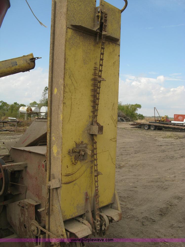 image for item H9416 New Holland 359 feed grinder/mixer