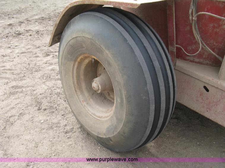 image for item H9416 New Holland 359 feed grinder/mixer