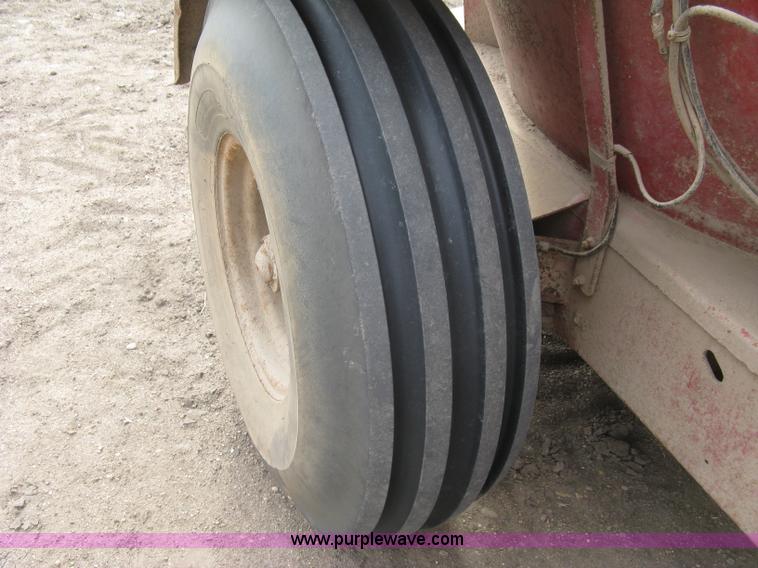 image for item H9416 New Holland 359 feed grinder/mixer