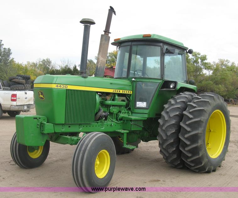 image for item H9418 1975 John Deere 4430 tractor