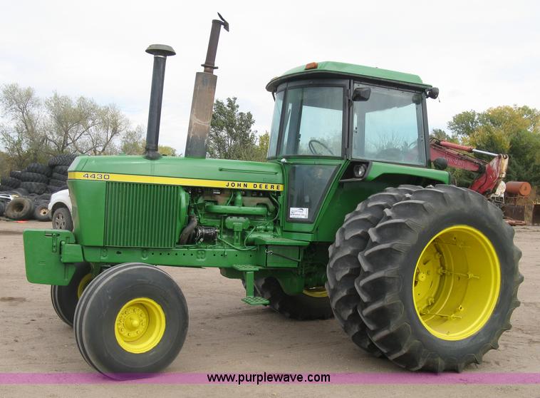 image for item H9418 1975 John Deere 4430 tractor
